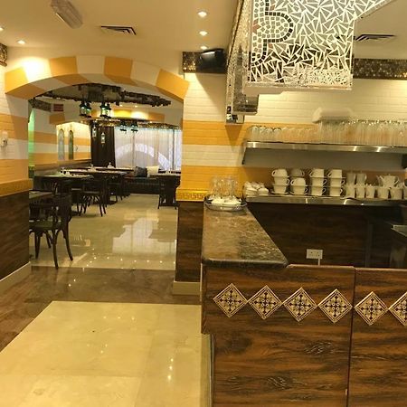 Trianon Royal Hotel Abu Dhabi Bagian luar foto