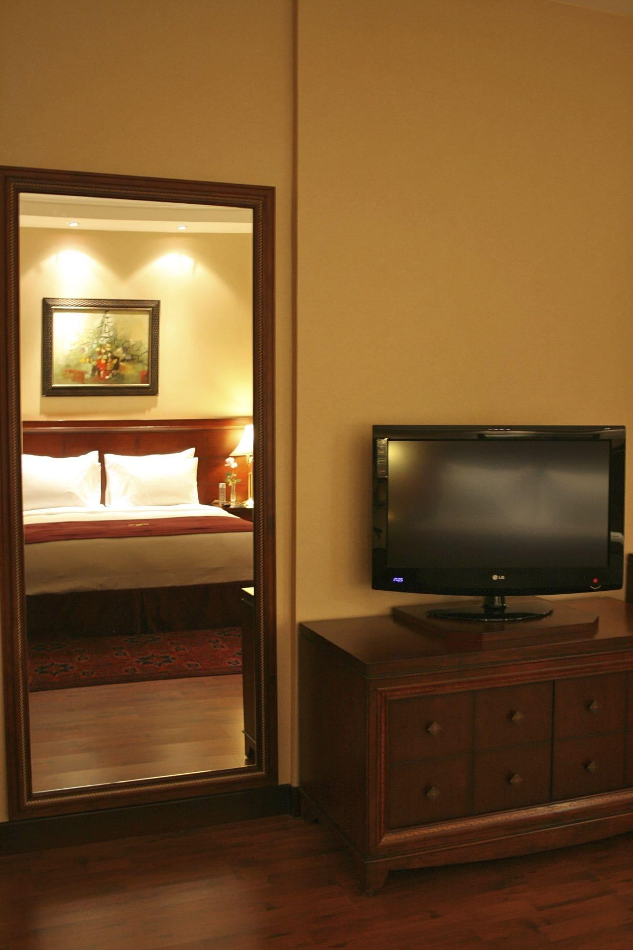 Trianon Royal Hotel Abu Dhabi Bagian luar foto