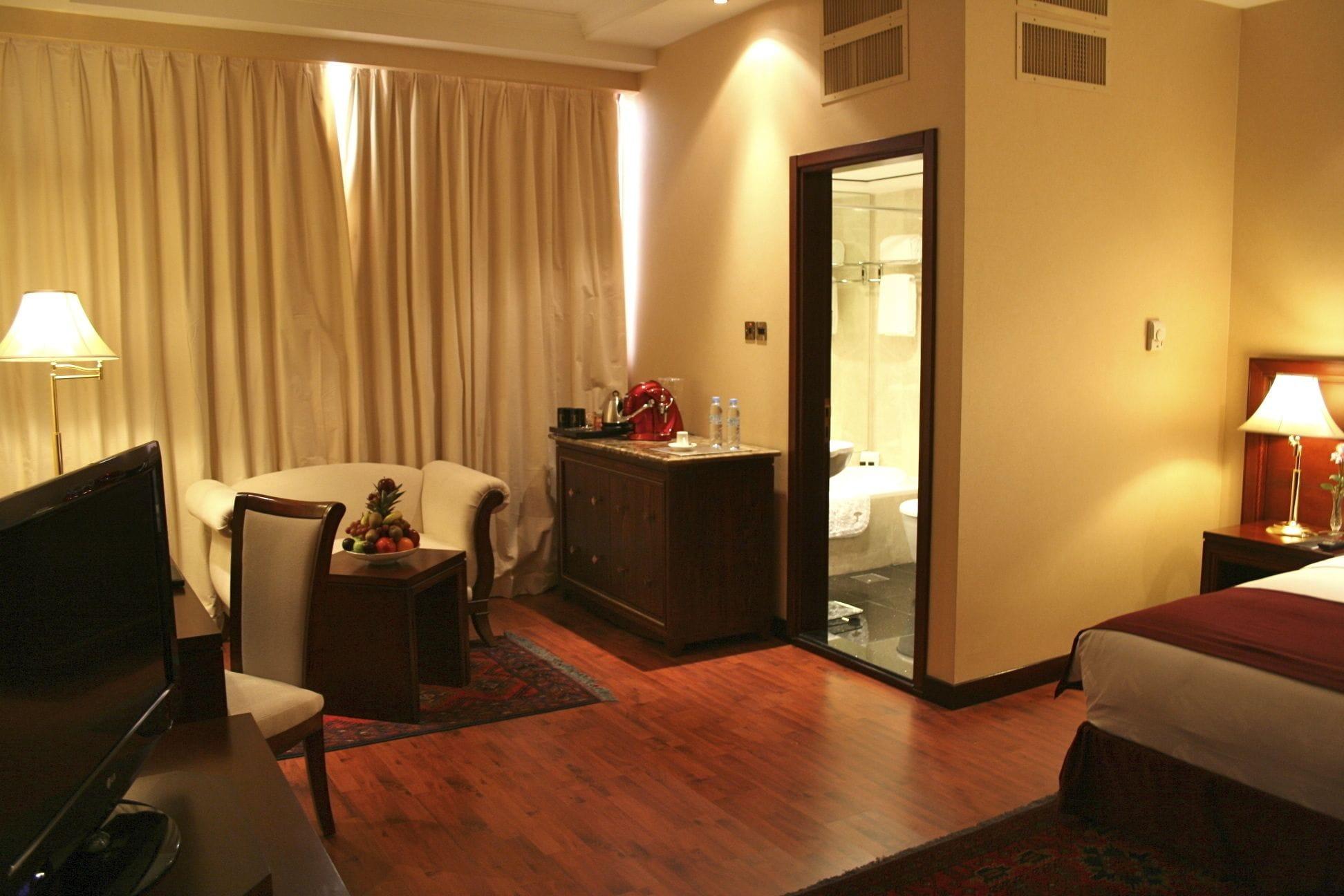 Trianon Royal Hotel Abu Dhabi Bagian luar foto