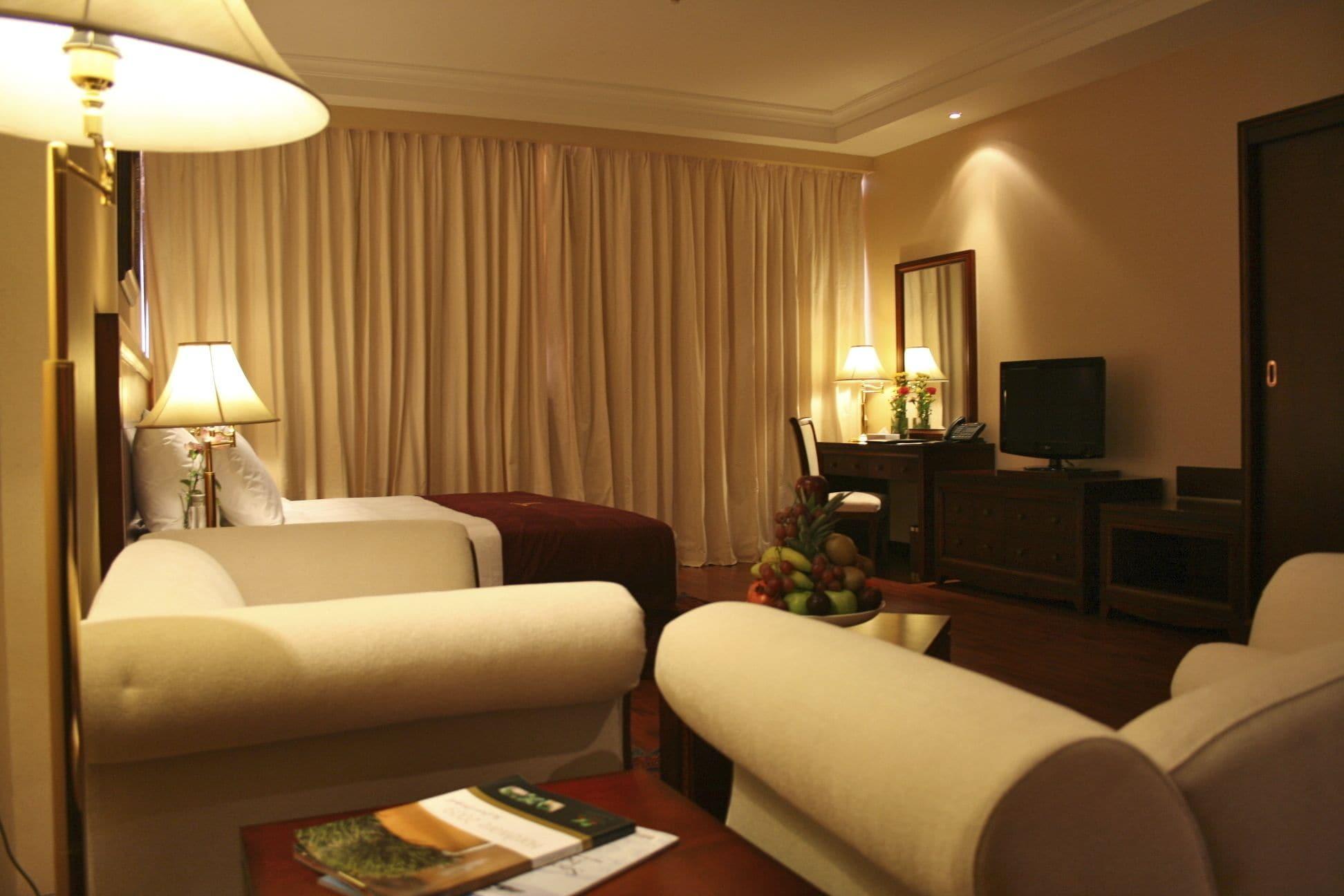 Trianon Royal Hotel Abu Dhabi Bagian luar foto