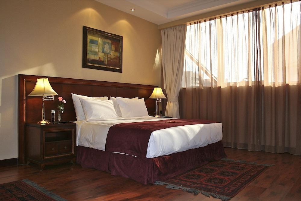 Trianon Royal Hotel Abu Dhabi Bagian luar foto