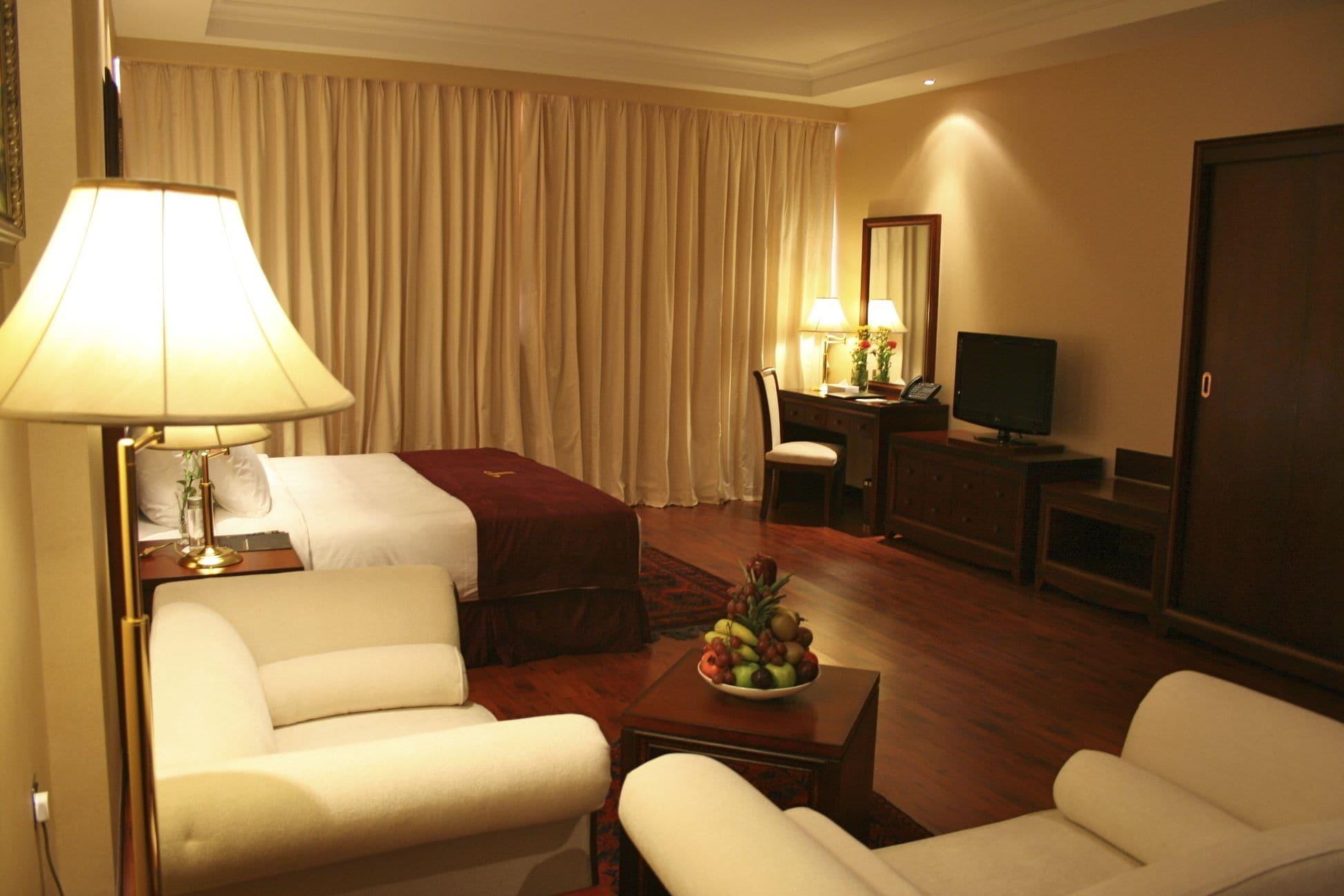 Trianon Royal Hotel Abu Dhabi Bagian luar foto