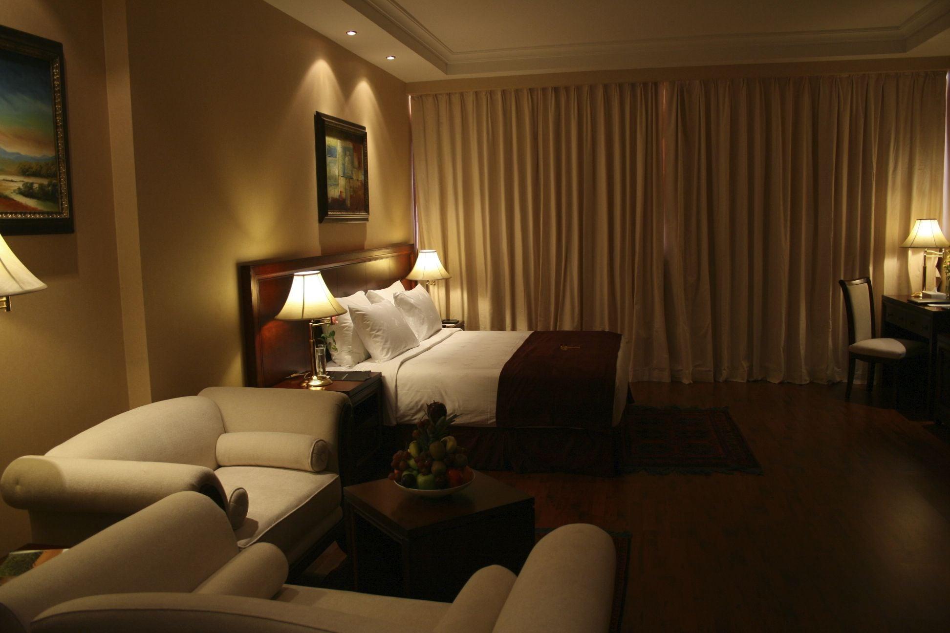 Trianon Royal Hotel Abu Dhabi Bagian luar foto