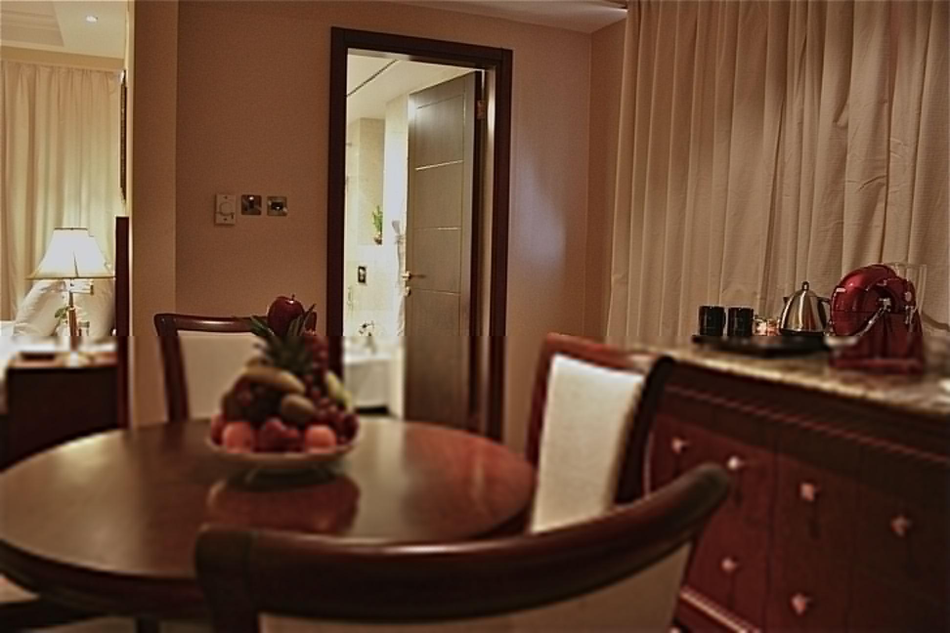 Trianon Royal Hotel Abu Dhabi Bagian luar foto