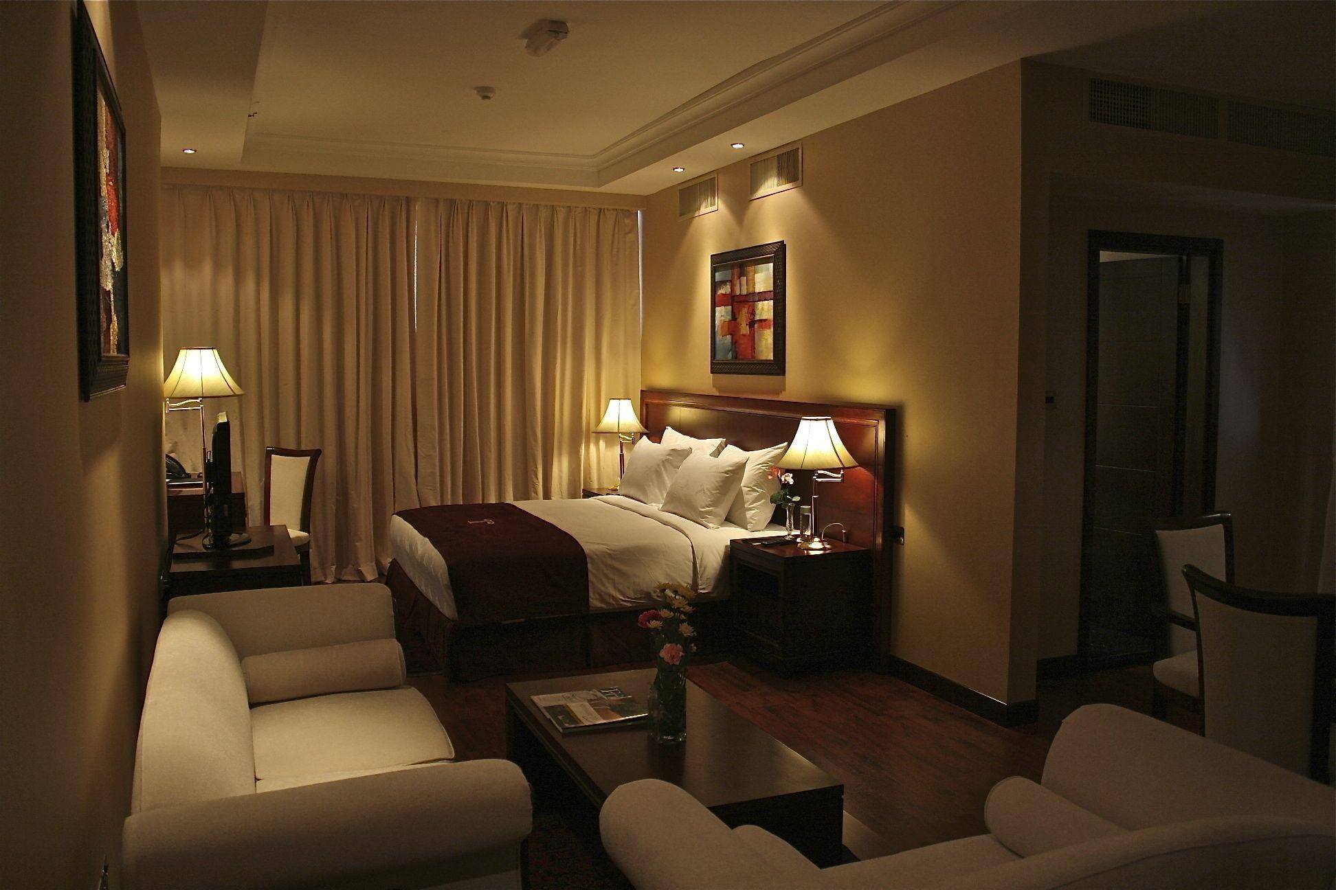 Trianon Royal Hotel Abu Dhabi Bagian luar foto
