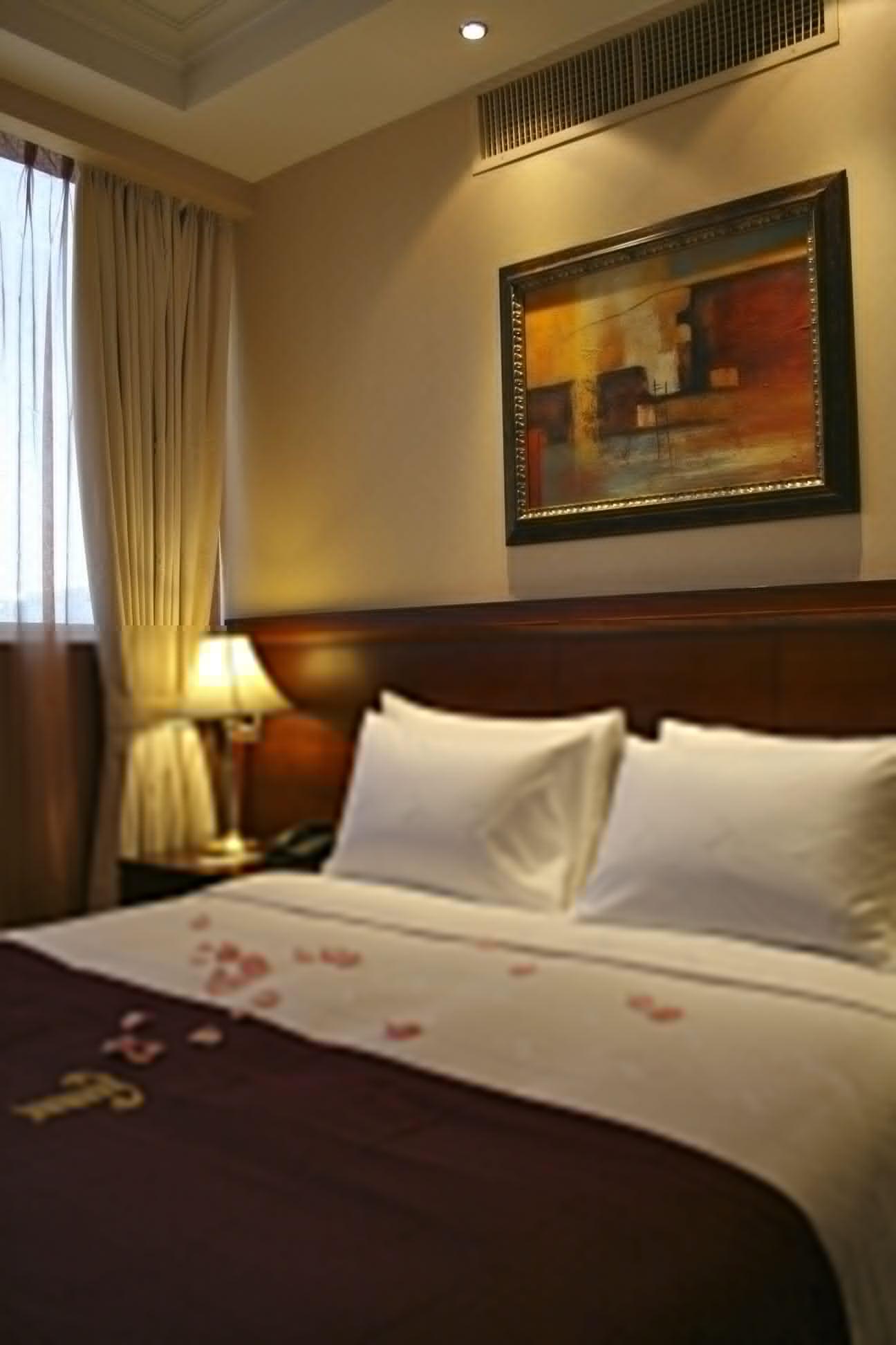 Trianon Royal Hotel Abu Dhabi Bagian luar foto