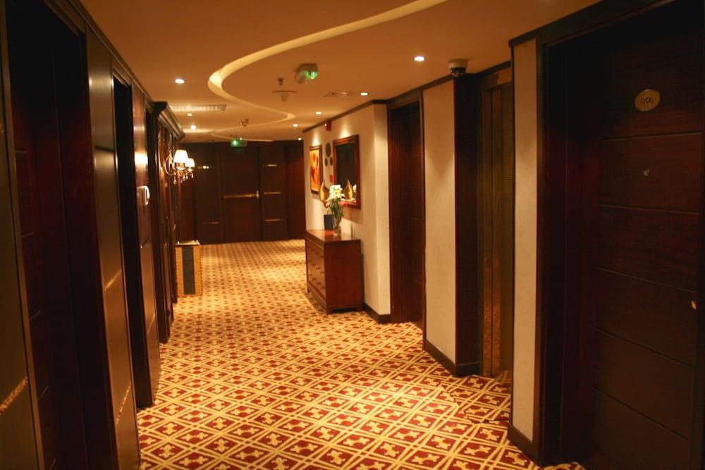 Trianon Royal Hotel Abu Dhabi Bagian luar foto